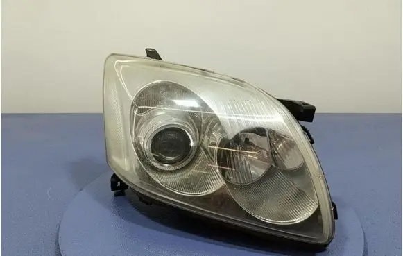 Toyota Avensis Verso Headlight/headlamp KOITO0544