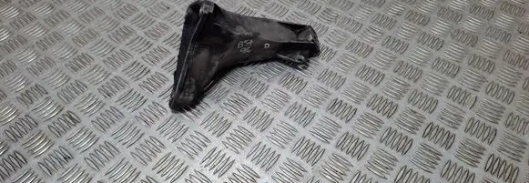 Engine mounting bracket