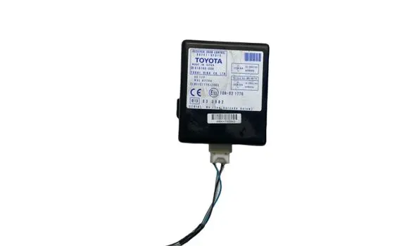 Toyota Corolla Verso AR10 Door control unit/module 897410F010 61B168000 E1310R021776