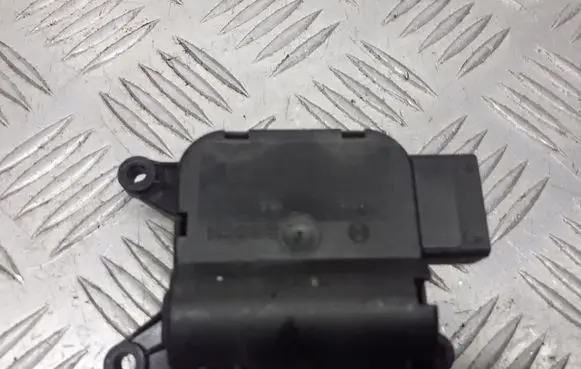 Audi A4 S4 B6 8E 8H A/C air flow flap actuator/motor 8E1820511C