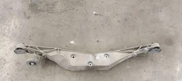Mini Cooper Countryman F60 Rear differential/diff mount bracket 