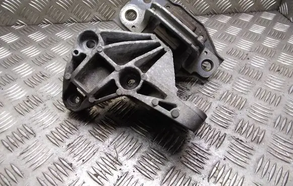 Nissan Qashqai Engine mount bracket 11210JD500