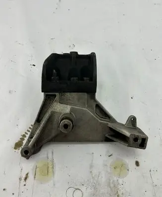 Hyundai Santa Fe Engine mounting bracket