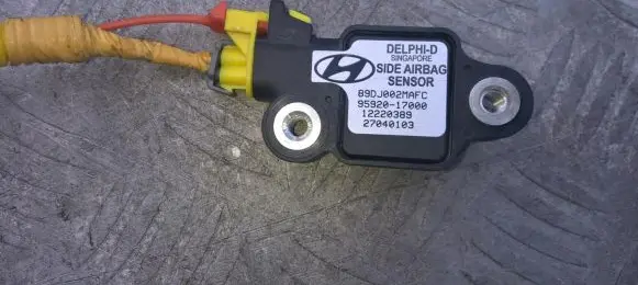 Hyundai Matrix Airbag deployment crash/impact sensor 9592017000 95920-17000