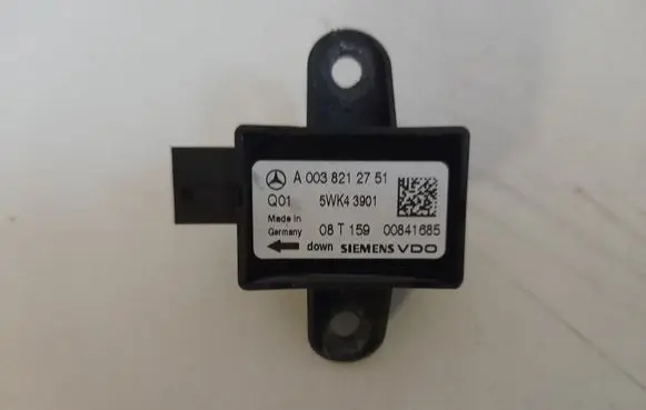Mercedes-Benz GL X164 Airbag deployment crash/impact sensor A0038212751 00841685