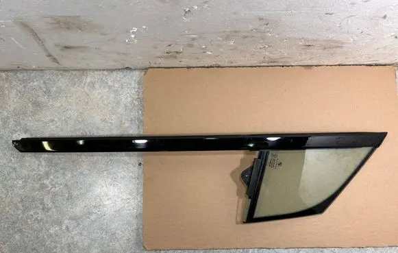 BMW i3 Front door vent window glass four-door 7289042