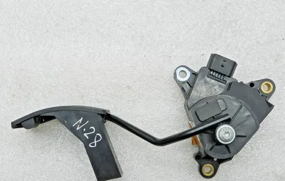 Nissan Qashqai Accelerator throttle pedal 18002JD90D