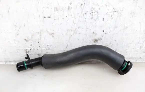 Volkswagen Golf VIII Breather hose/pipe 05C103474