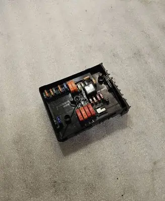Volkswagen Touran I Fuse box set 017181281 017181301