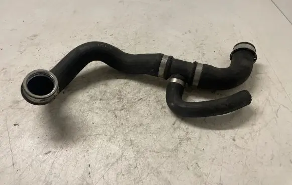 Mercedes-Benz CLS C218 X218 Engine coolant pipe/hose A2115014682