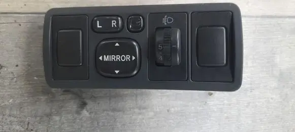 Toyota Avensis T250 Fog light switch 183575