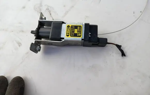 Hyundai H-1, Starex, Satellite Fuel tank cap lock 957204H000