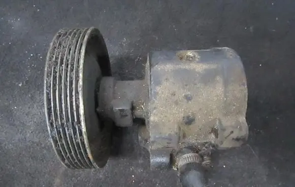 Renault Scenic I Power steering pump 7846075