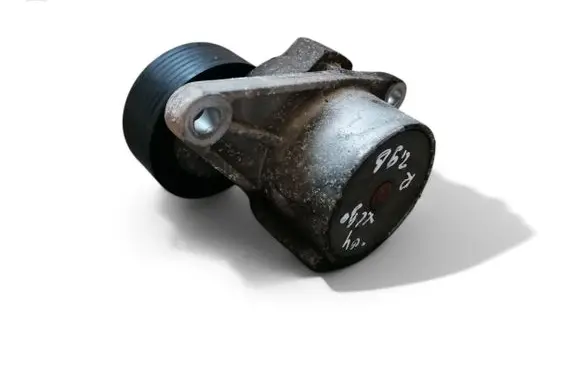 Volvo XC90 Alternator belt tensioner 