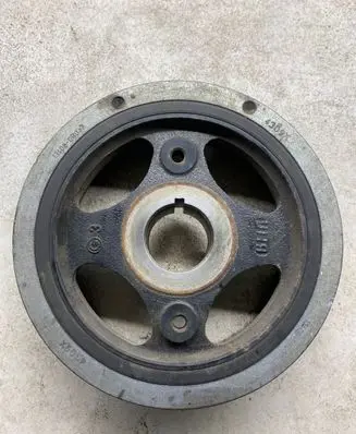 Toyota Avensis T270 Crankshaft pulley 134080R030