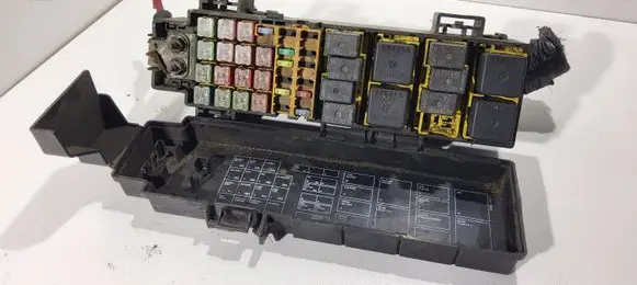 Jeep Cherokee Fuse module 56009972AJ AW6S048300010