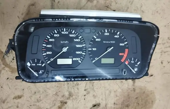 Volkswagen Golf III Speedometer (instrument cluster) 88311235