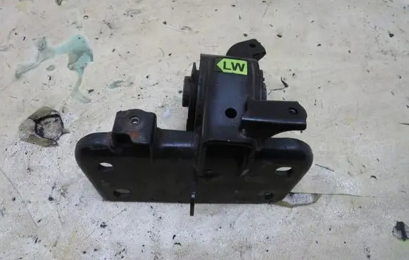 Toyota Avensis T270 Engine mount vacuum valve KRIS235789