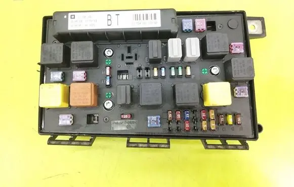 Opel Astra H Fuse box set 13145041