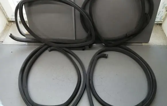 Mercedes-Benz E W124 Front door rubber seal
