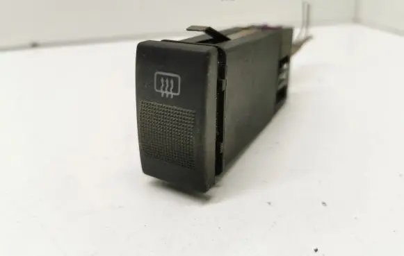 Volkswagen Golf IV Windscreen/window heater switch 4D0941503B