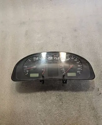 Volkswagen PASSAT B5 Speedometer (instrument cluster) 09051940090 3B0919861J