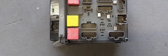 Renault Laguna II Fuse module 8200190272 2550411 33072989