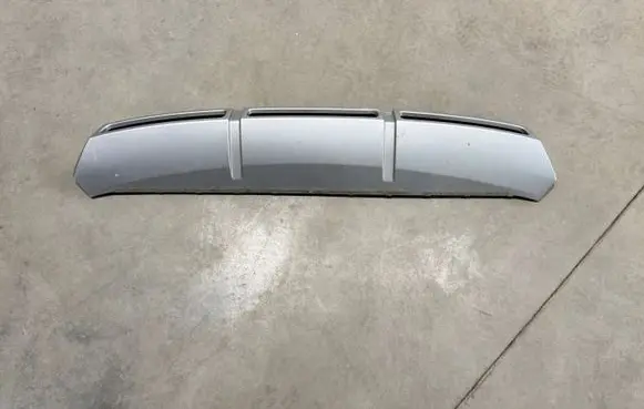 Front bumper lip