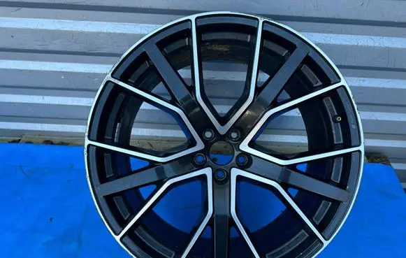 Audi Q8 R22 alloy rim 4M8601025Q
