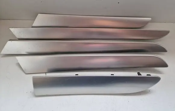 Dashboard glove box trim