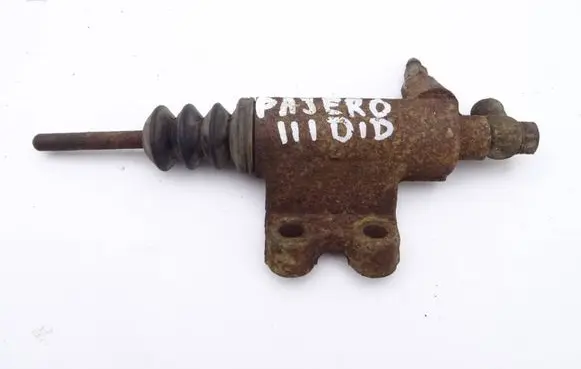 Mitsubishi Pajero Clutch slave cylinder 