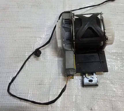 Ford C-MAX II Middle seatbelt (rear) 34074501H
