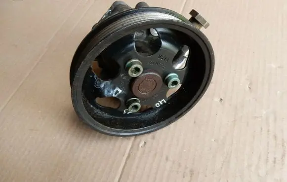 Volkswagen Golf IV Power steering pump 8D0145156L 4073