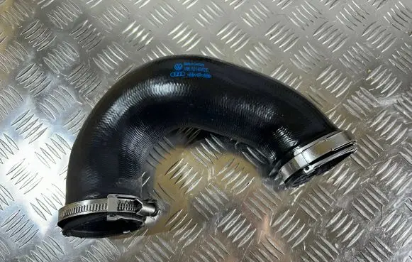 Audi Q7 4L Intercooler hose/pipe 7L6145972E 7L6145972F