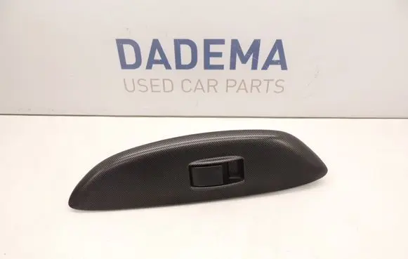 Toyota Yaris Electric window control switch D155