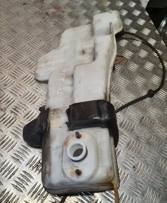 Hyundai Terracan Windshield washer fluid reservoir/tank