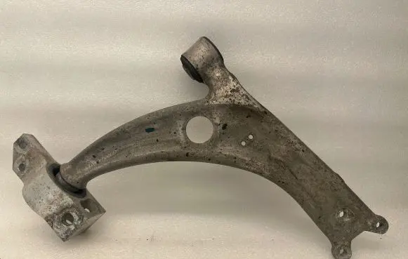 Volkswagen PASSAT B6 Front lower control arm/wishbone 3C0407153B