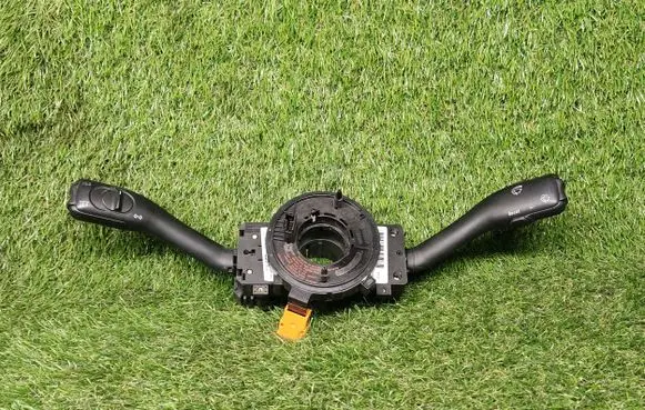 Volkswagen PASSAT B5.5 Ignition lock 1J0953513A 4B0953503G