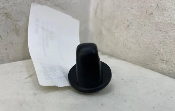 Cupra Born Sun visor clip/hook/bracket 560857561B