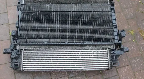 Opel Vivaro Radiator set 214818795R 93868359