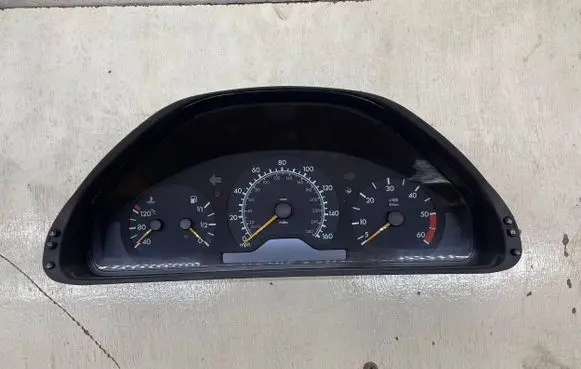 Mercedes-Benz E W210 Speedometer (instrument cluster) A2105409747 2105409747