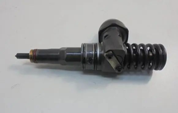 Volkswagen Golf IV Fuel injector 038130073AG
