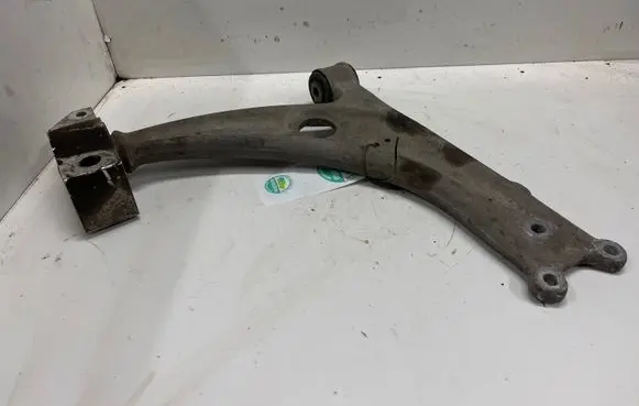 Volkswagen PASSAT B6 Front lower control arm/wishbone