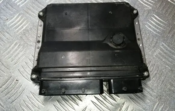 Toyota Avensis T270 Engine control unit/module 8966105F10 MB2754002440 2754002440