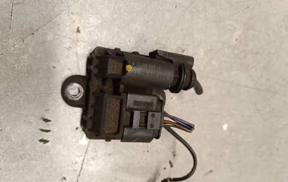Mercedes-Benz E W212 Glow plug pre-heat relay A6511530279 974099 09293001021