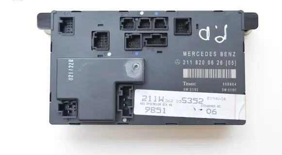 Ford Focus Door control unit/module A2118200626