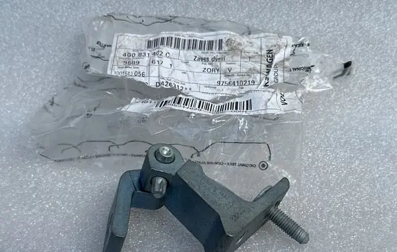 Audi A6 S6 C7 4G Rear door upper hinge 4G0831402C