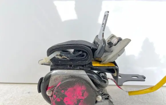 Mitsubishi Outlander Front seatbelt 6075396A