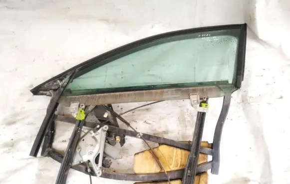 Audi A4 S4 B5 8D Front door window/glass frame 8d0837753