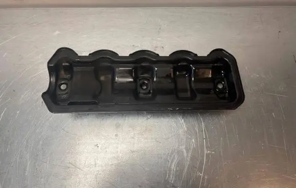 Volkswagen PASSAT B5 Rocker cam cover 